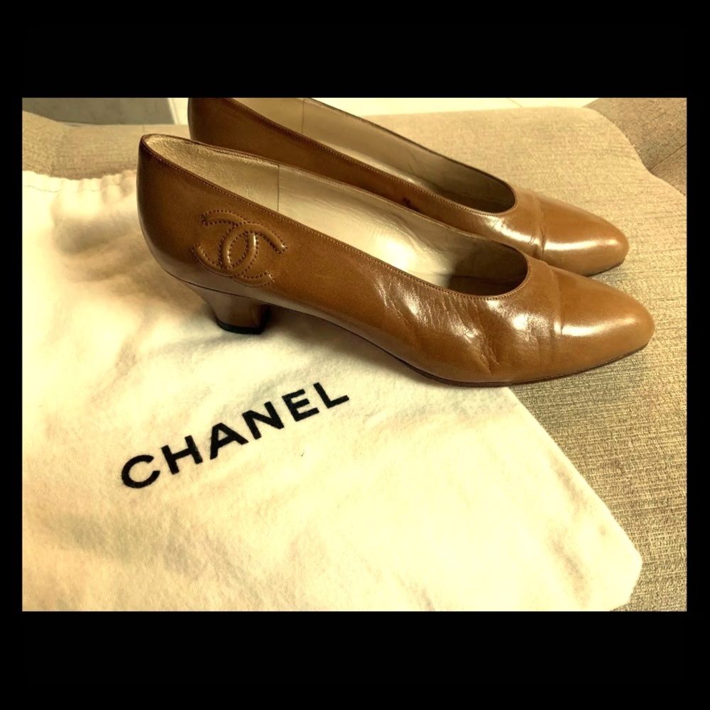 Chanel simple and classic Light Brown heel pump